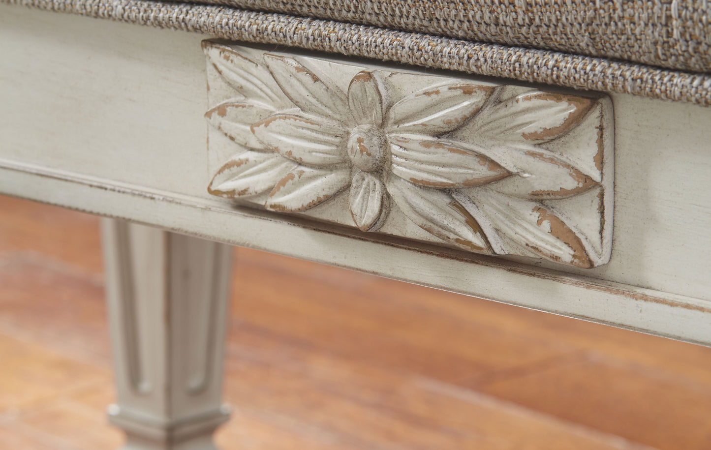 Realyn - Antique White - Accent Bench