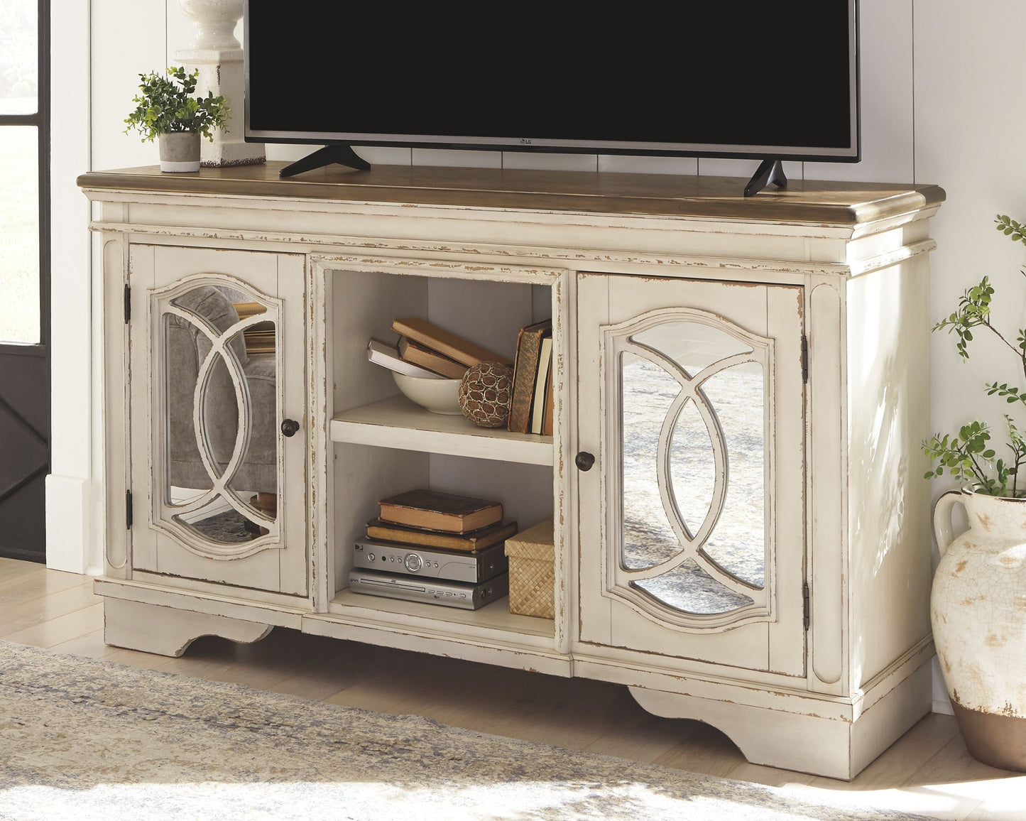 Realyn - TV Stand